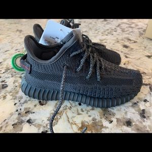New!! Toddler size 10 2019 Yeezy Boost 350 V2.